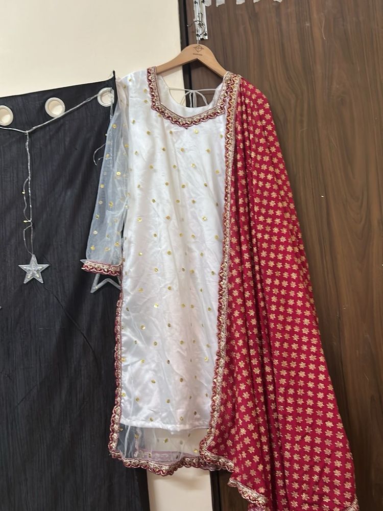 Elegant White &amp; Red Kurta Set
