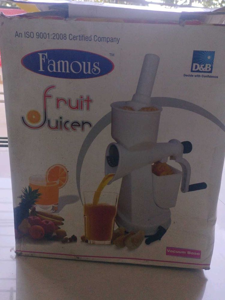 Fruit juicer With Vaccum Base