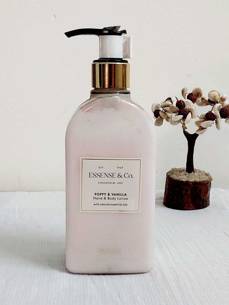 Oriflame Essense &amp; Co. Poppy Vanilla Lotion