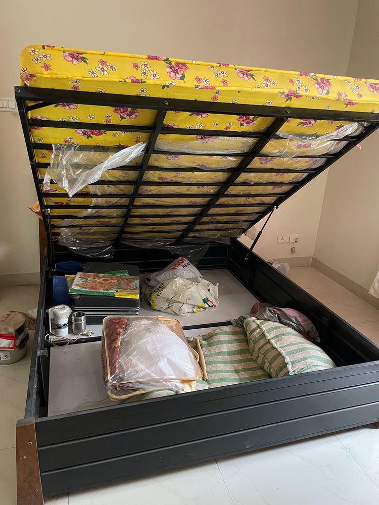 Hydraulic Bed Queen Size With Mattress