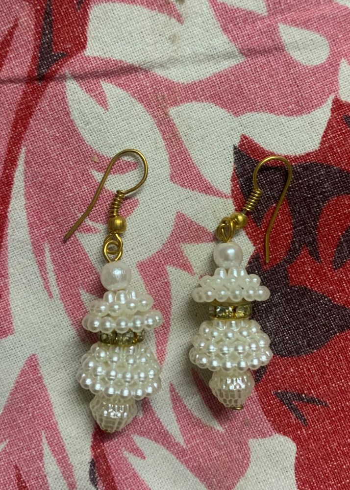 White Pearl Earings Pair