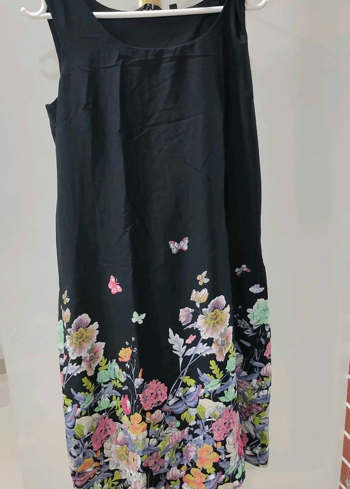 Knee Length Sleevless Black Dress