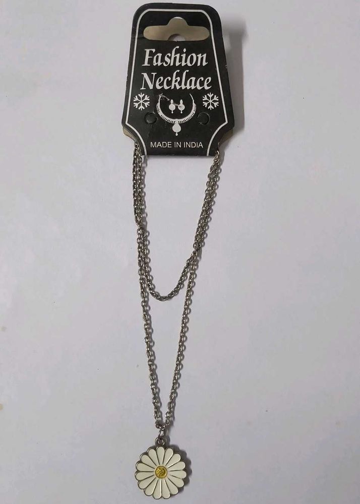 Daisy Pendant Necklace