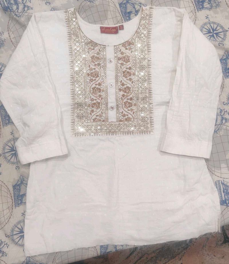 Elegant White Embroidered Kurti