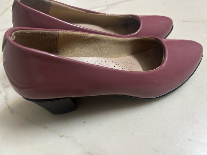 Elegant Mauve Bellies