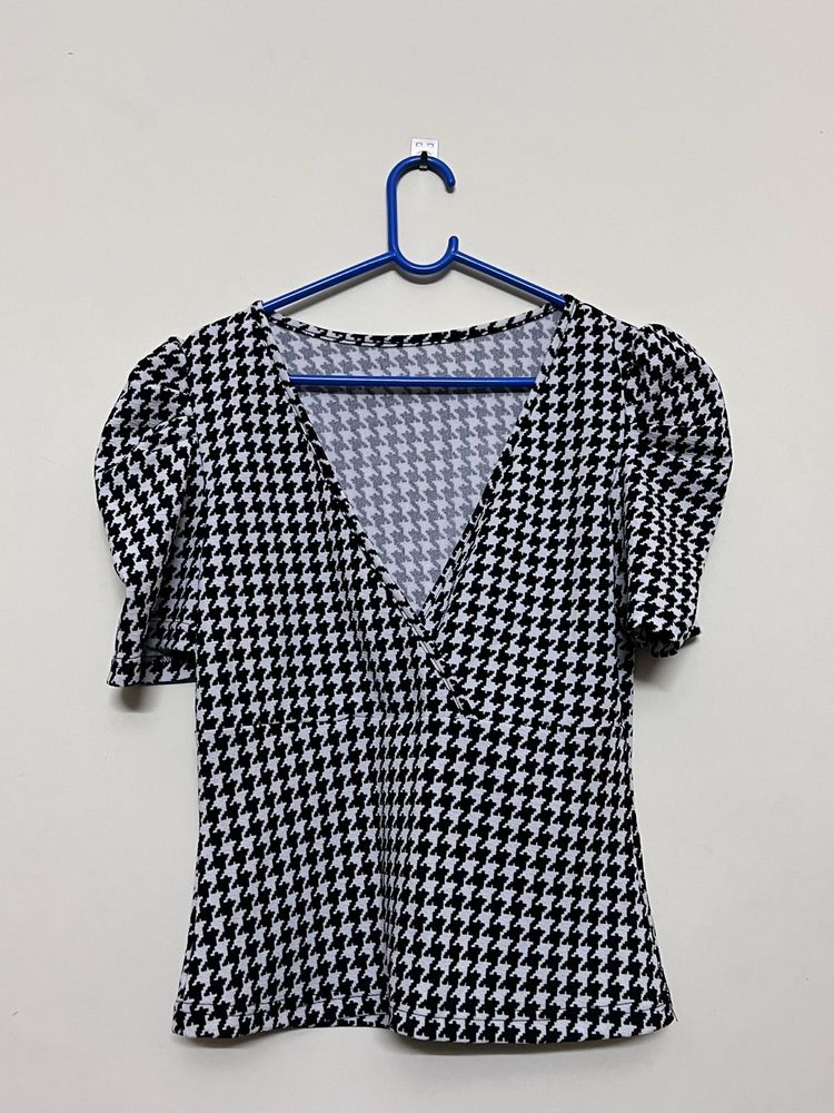 Lowcut Blouse