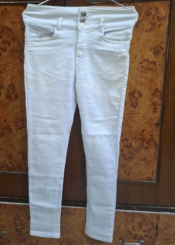 White High-Waisted Jeans
