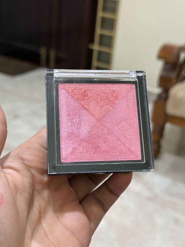 Dual-Tone Blush Palette