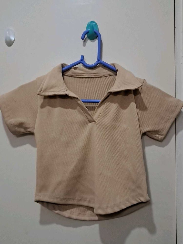 Ribbed Collar Crop Top