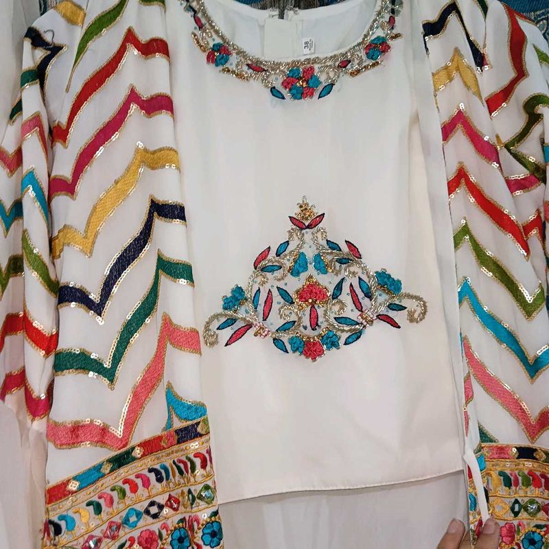 Elegant Embroidered White Top &amp; Dupatta