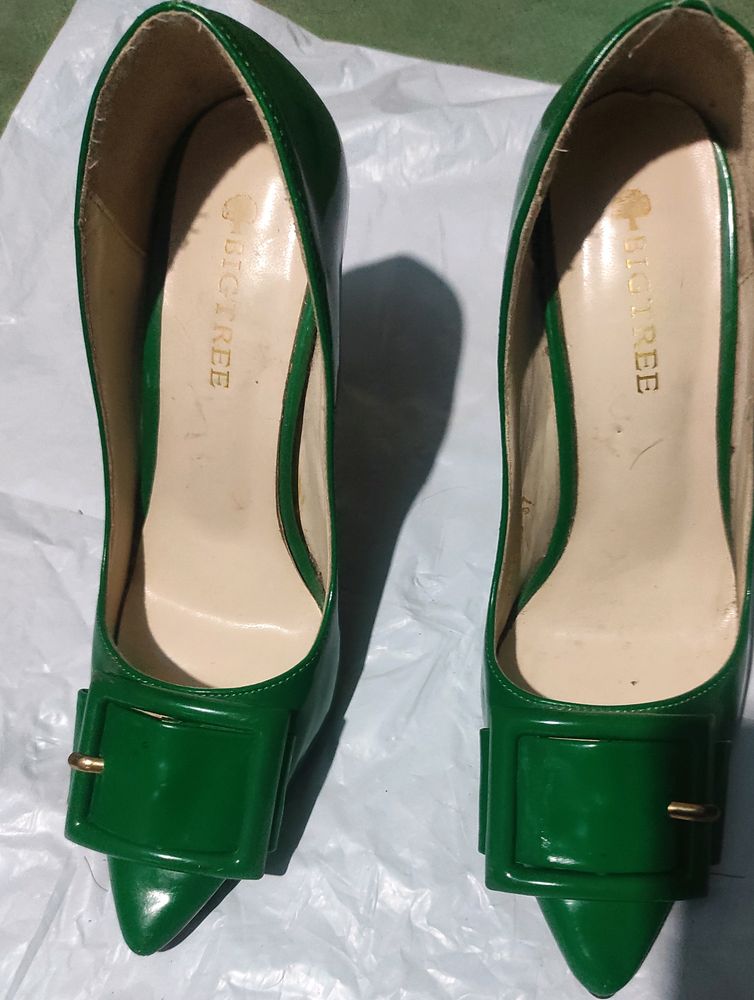 Elegant Pure Green Heels