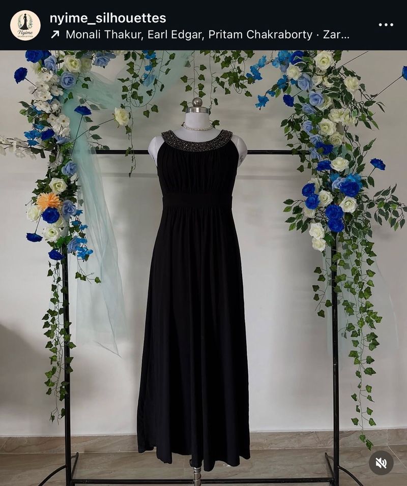 Elegant Black Maxi Dress