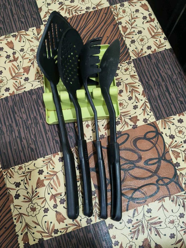 Durable Black Nylon Kitchen Spoon Set - 6 Pcs