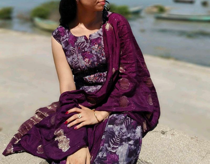 Beautiful Purple Suit(Free Kurti)