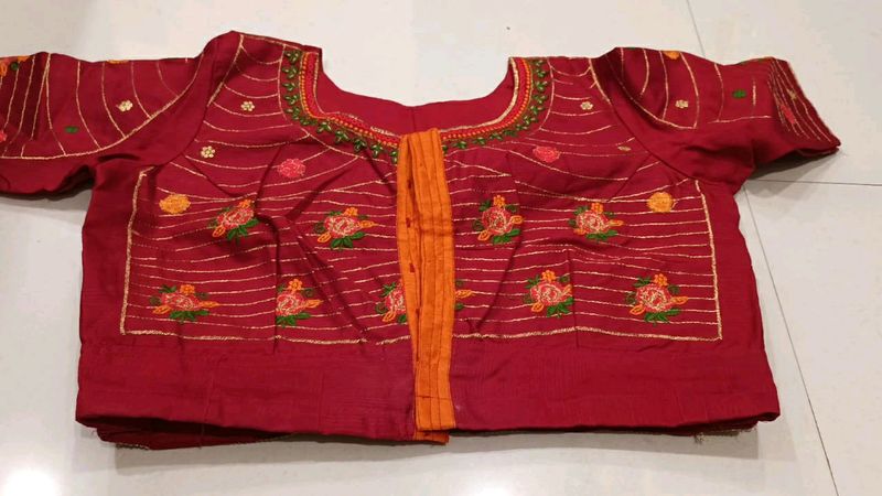 Red Blouse margin Is Their