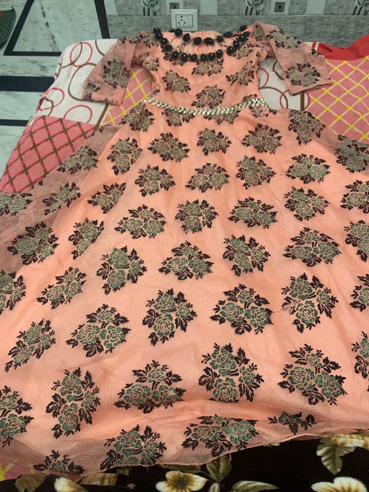 Beautiful Gown With Clutch Free