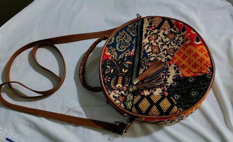 Round Multiple Texture Sling Bag