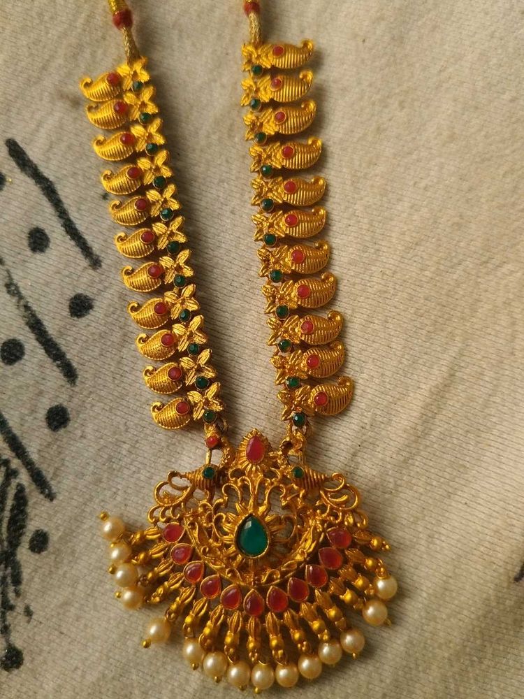 Elegant Gold-Plated  shortNecklace
