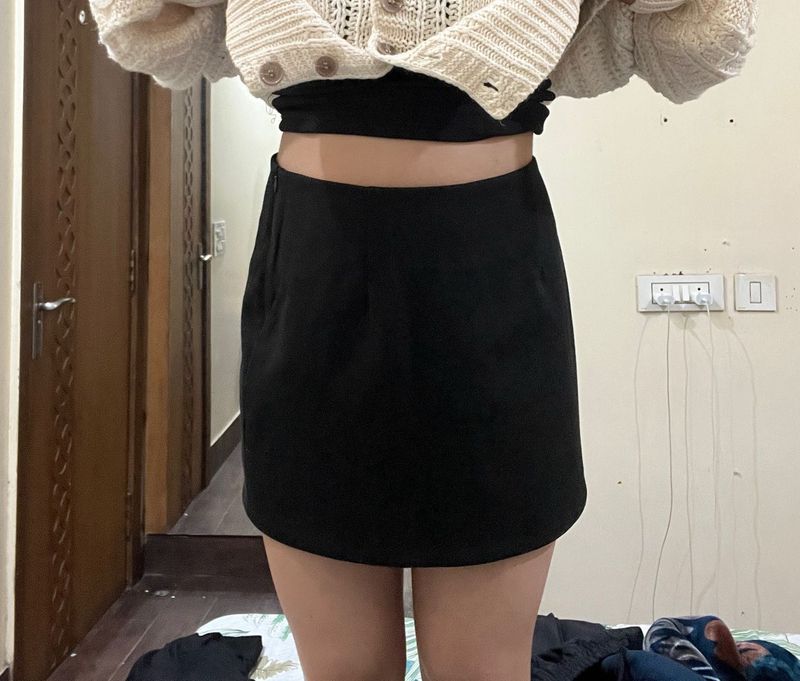 Chic Black Mini Skirt