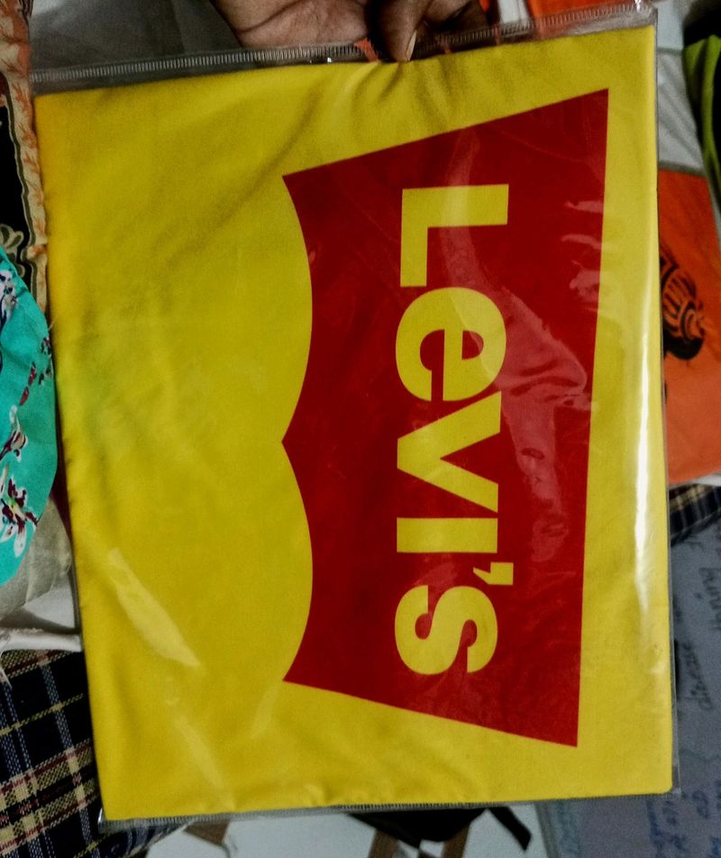 M Size Levi&#39;s T Shirt