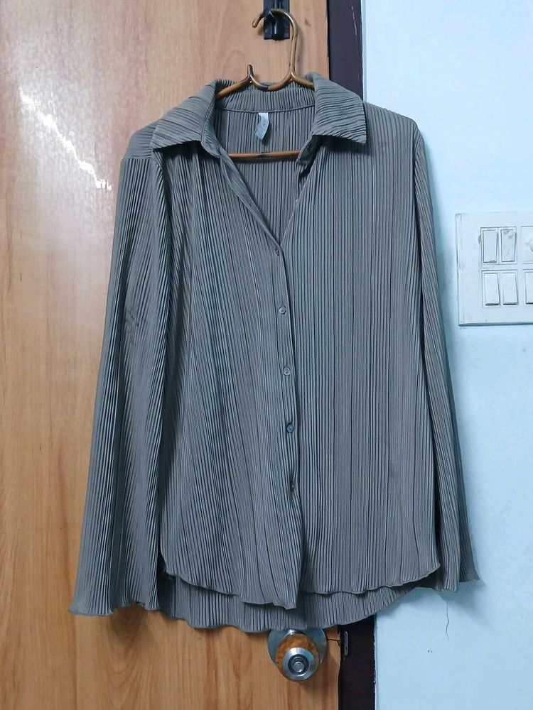 Chic Pleated Button-Down Shirt in Khaki