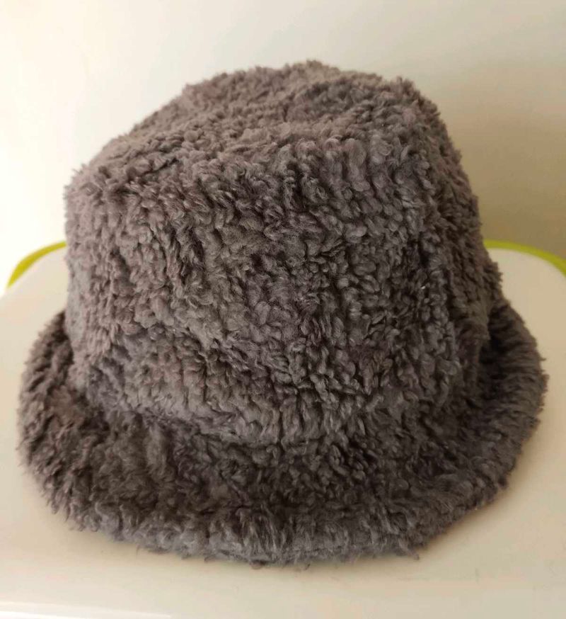 Fuzzy Gray Bucket Hat flawless condition 👍🏻