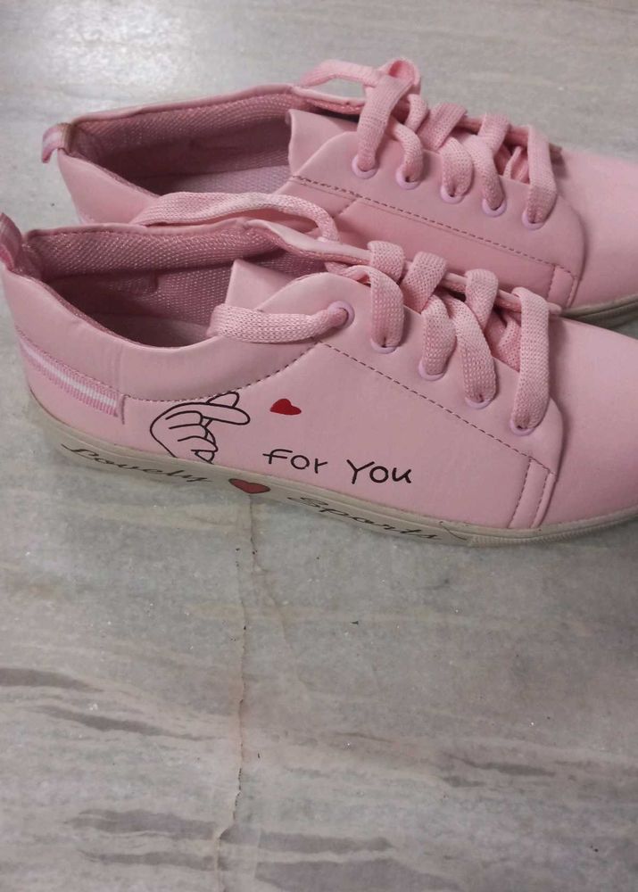 Women&#39;s Pink Shoes 🩷