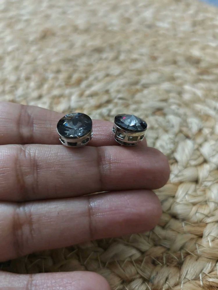Stud Earrings - smoky grey crystals