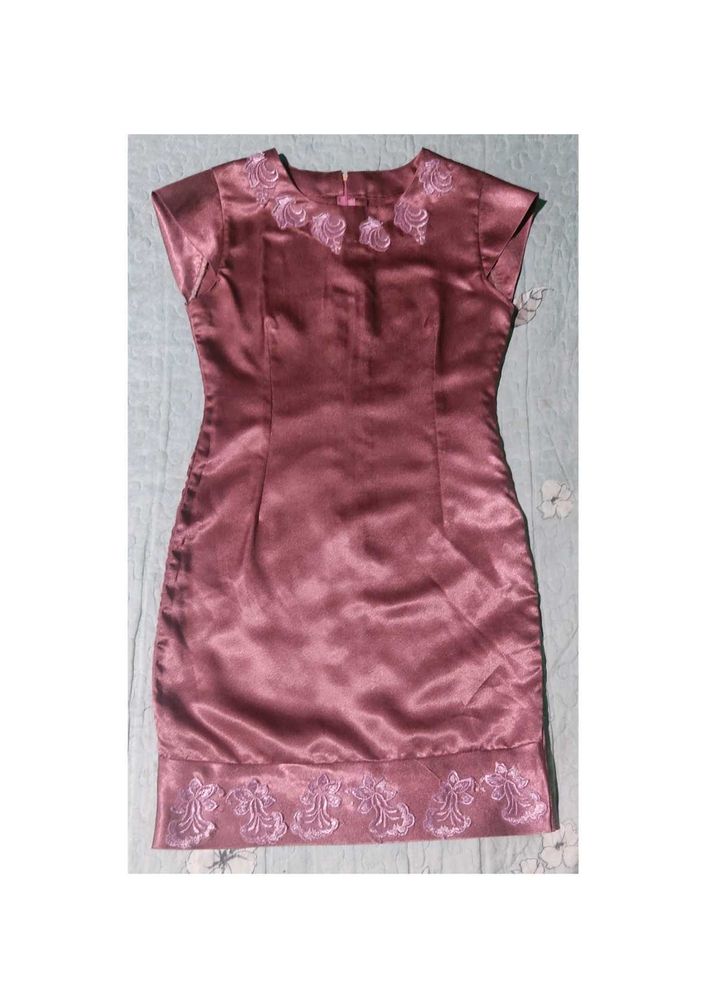 Elegant Mauve Satin Dress with Floral Embroidery