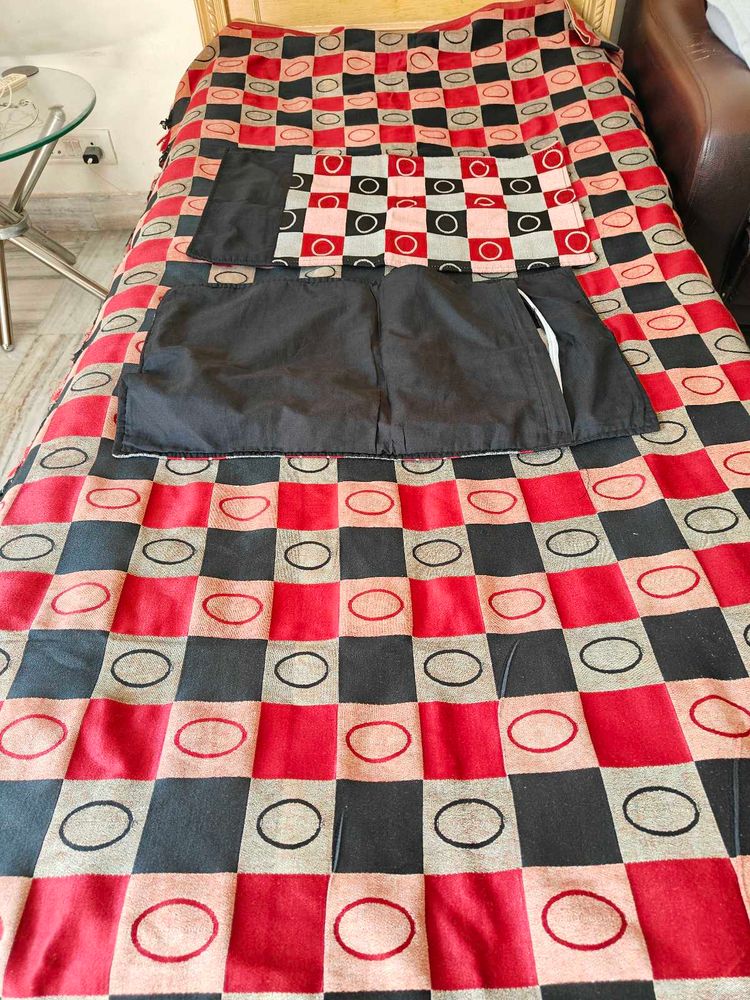 Satiny Double Bedsheet With Pillow Covers