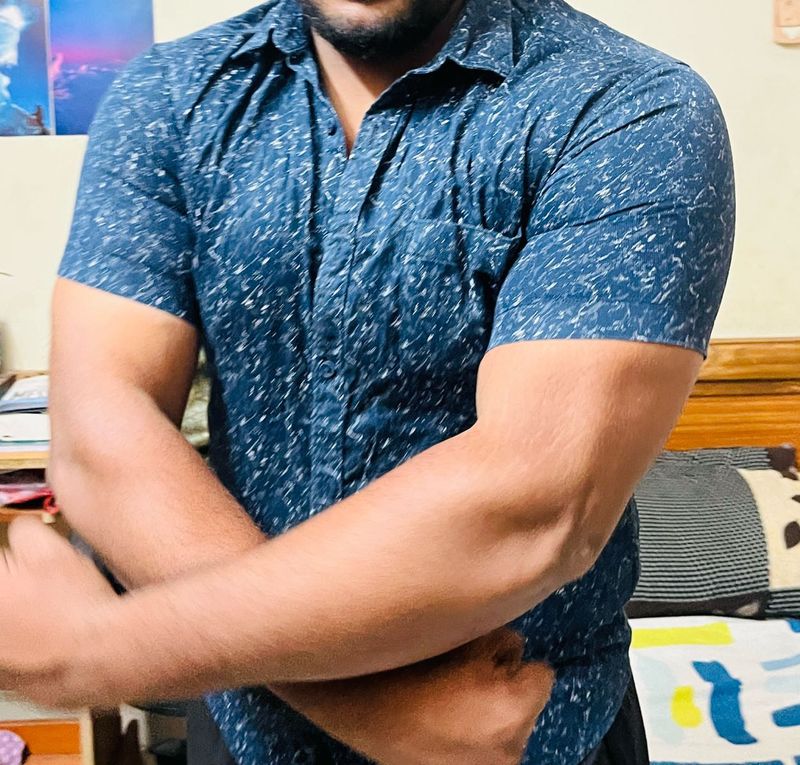 Used Navy blue Shirt