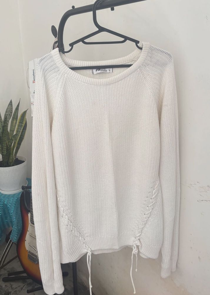 White Knitted Pullover Sweater