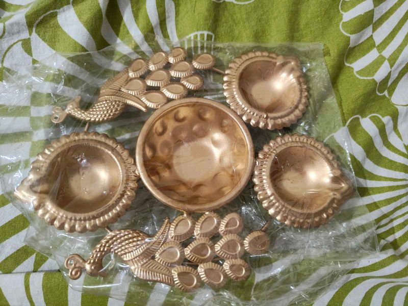 Negotiable Diwali Diyas Set