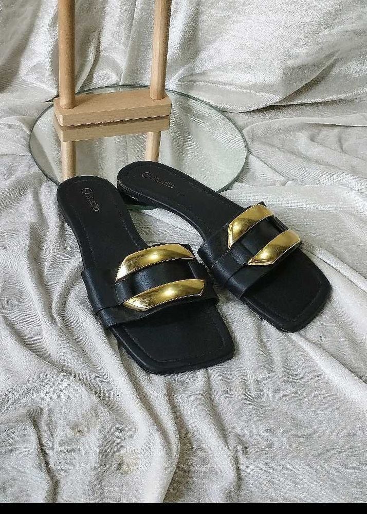 Zudio Flats