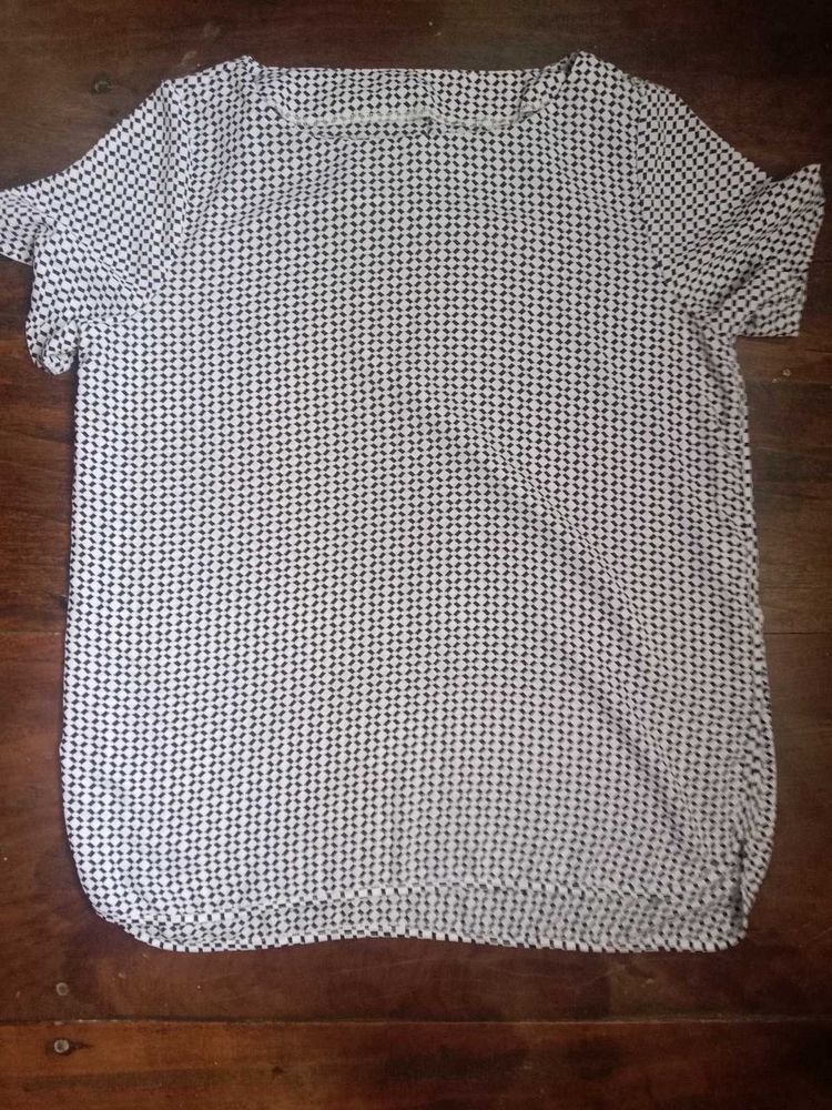 Buy 1 Get1 Free Black and White Tops