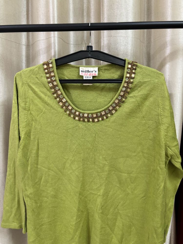 Women Green Solid Sweatshirt