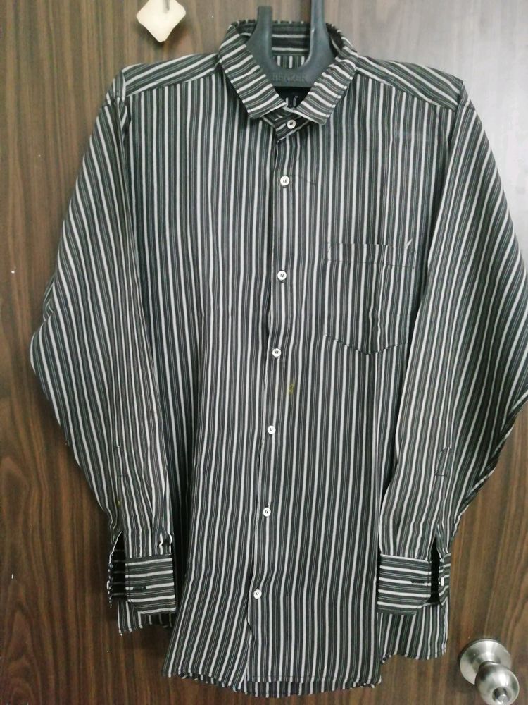 BLACK AND WHITE LINING SHIRT