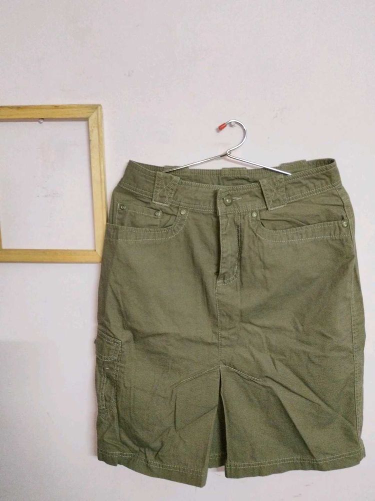 VINTAGE SKIRT WITH SLIT ON THE BACK