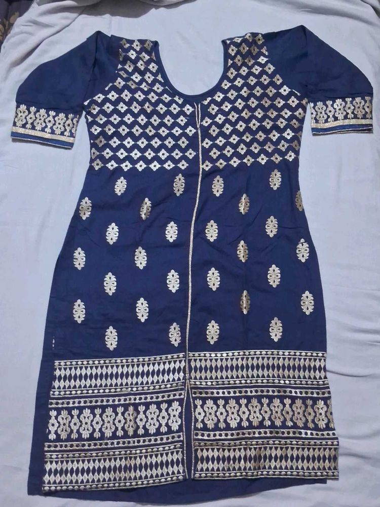Elegant Blue &amp; Gold Kurta