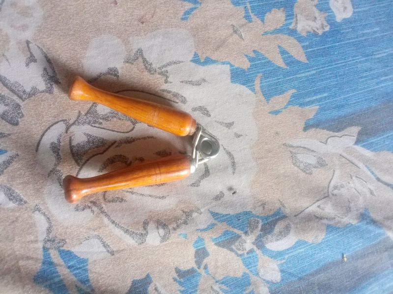 Hand Grip. and You Can Open This If They Want