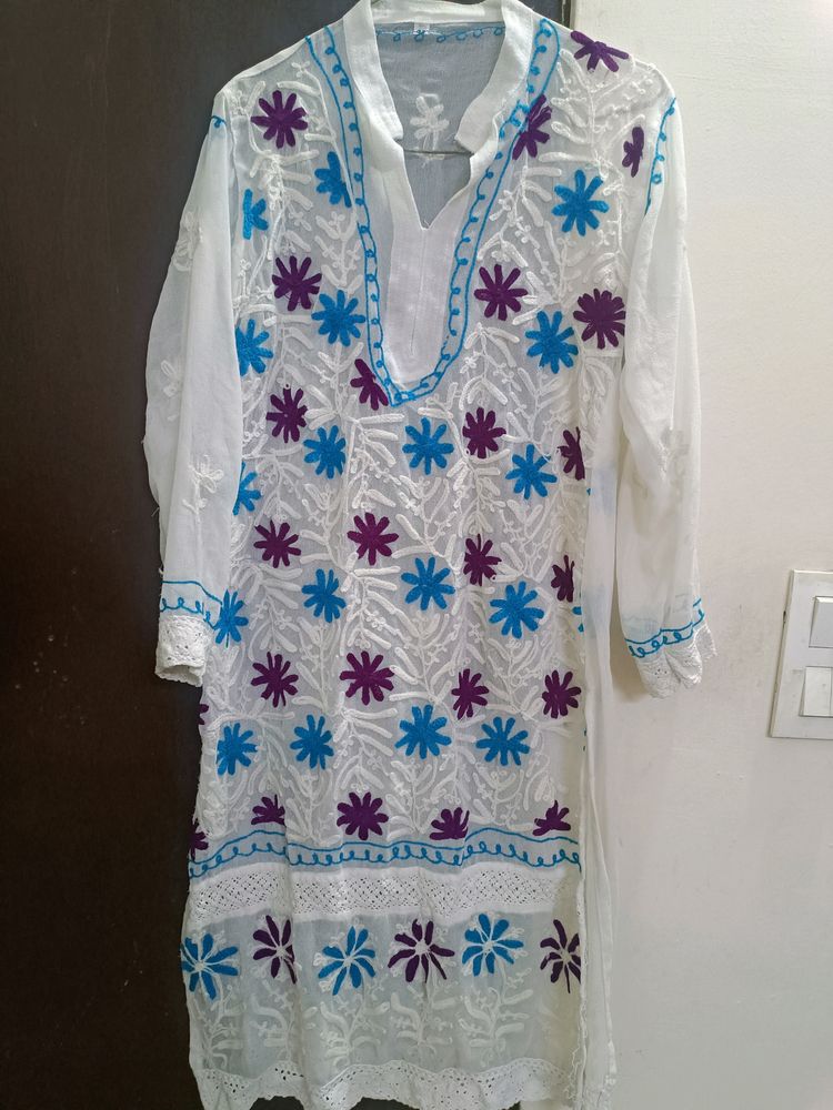White Floral Embroidered Kurti