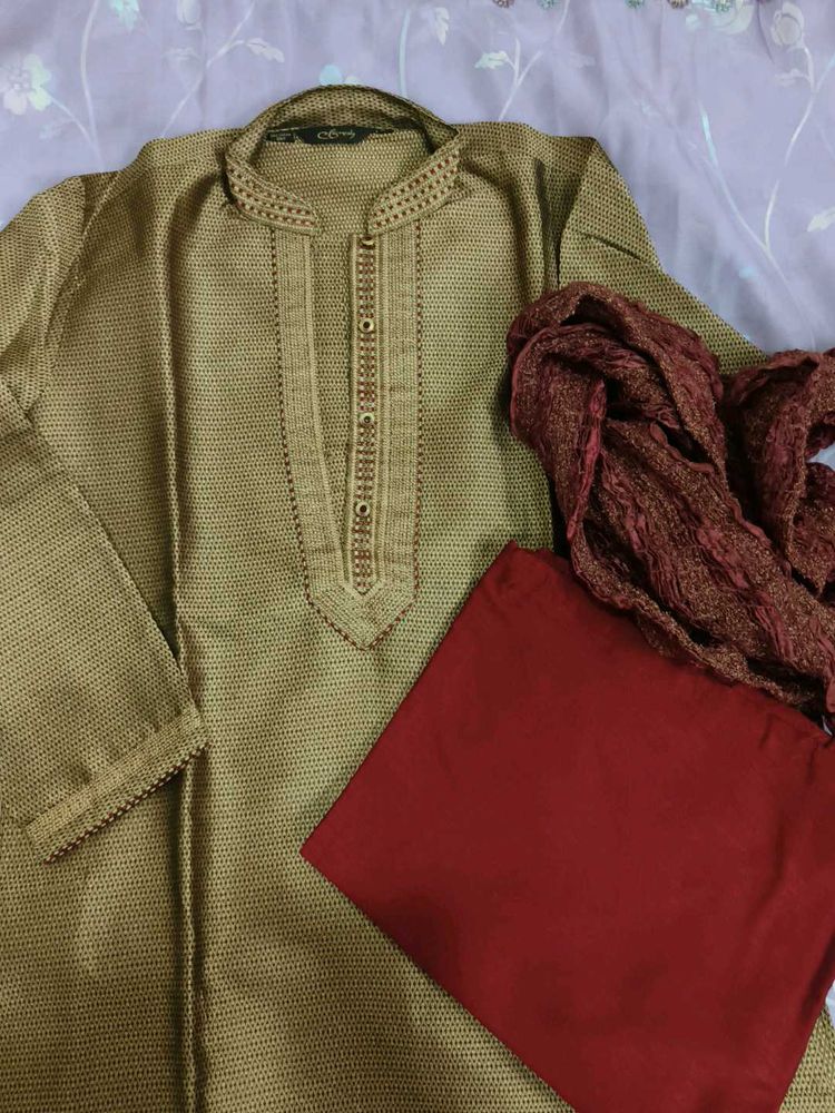Red and Golden Kurta Pant stalk se