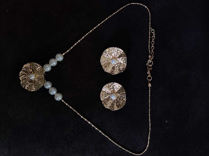 Anti Tarnish Gold Pearl Necklace And Earrings