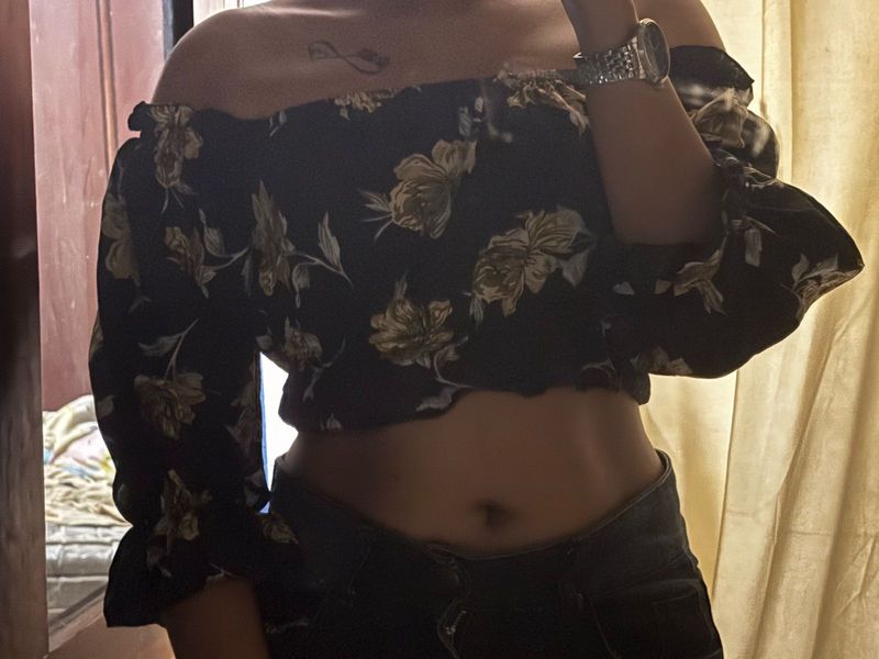 Floral Off-Shoulder Crop Top