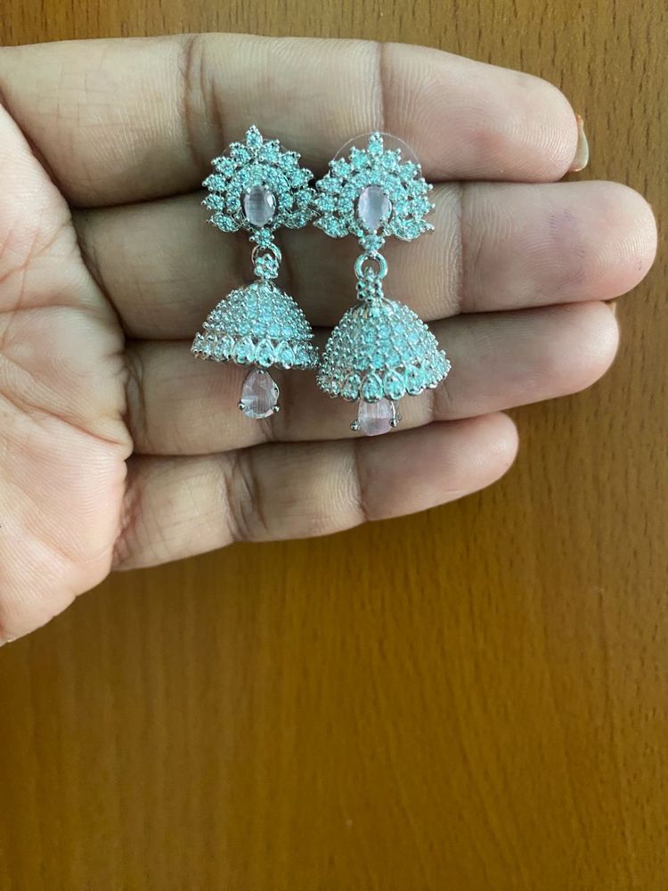 White Ad Stone Minimal Jhumka