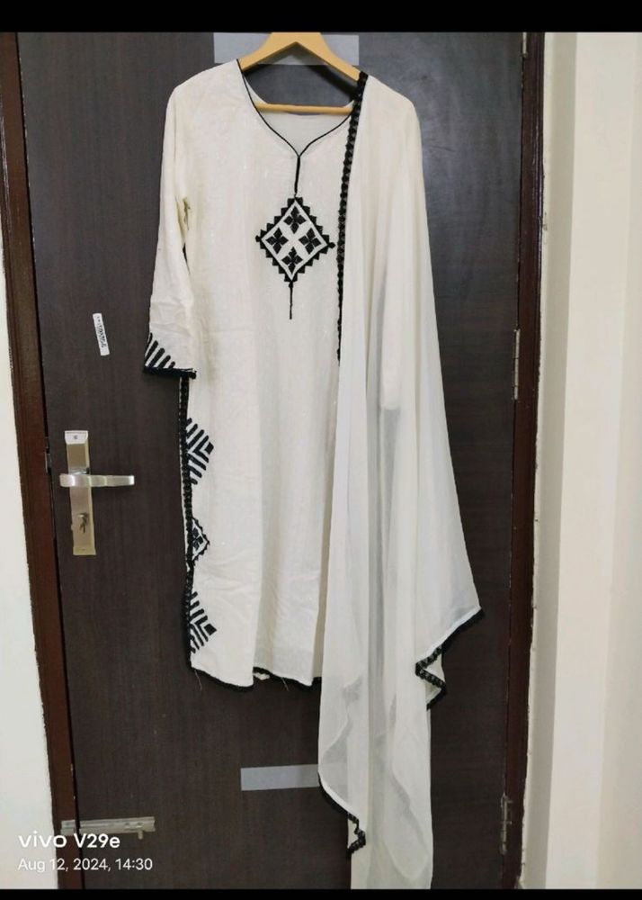 Off white kurta pant dupatta set