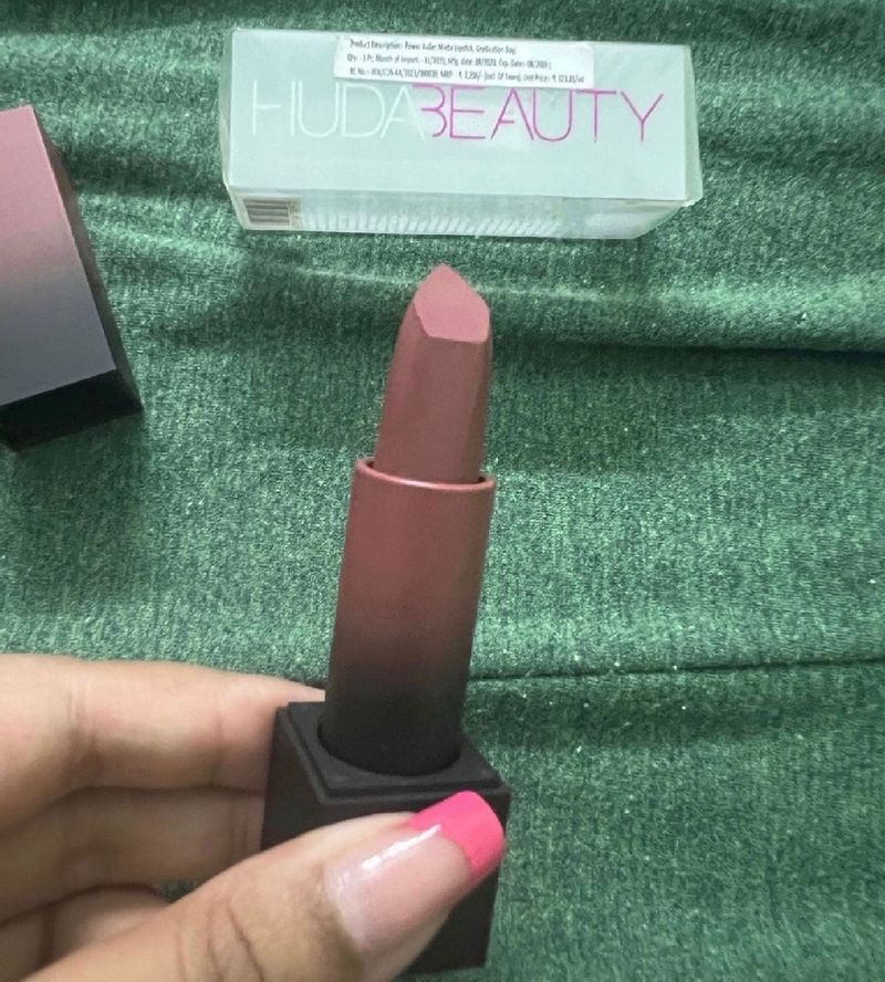 Huda Beauty Matte Bullet Lipstick &#34;Graduation Day&#34;