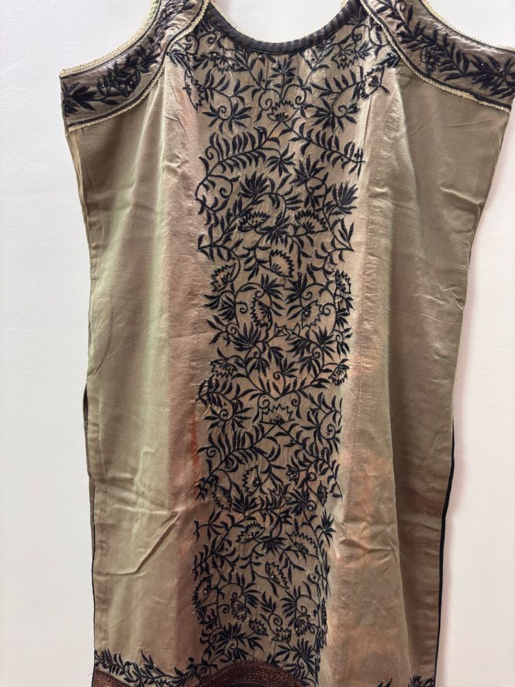 Elegant Embroidered Kurta