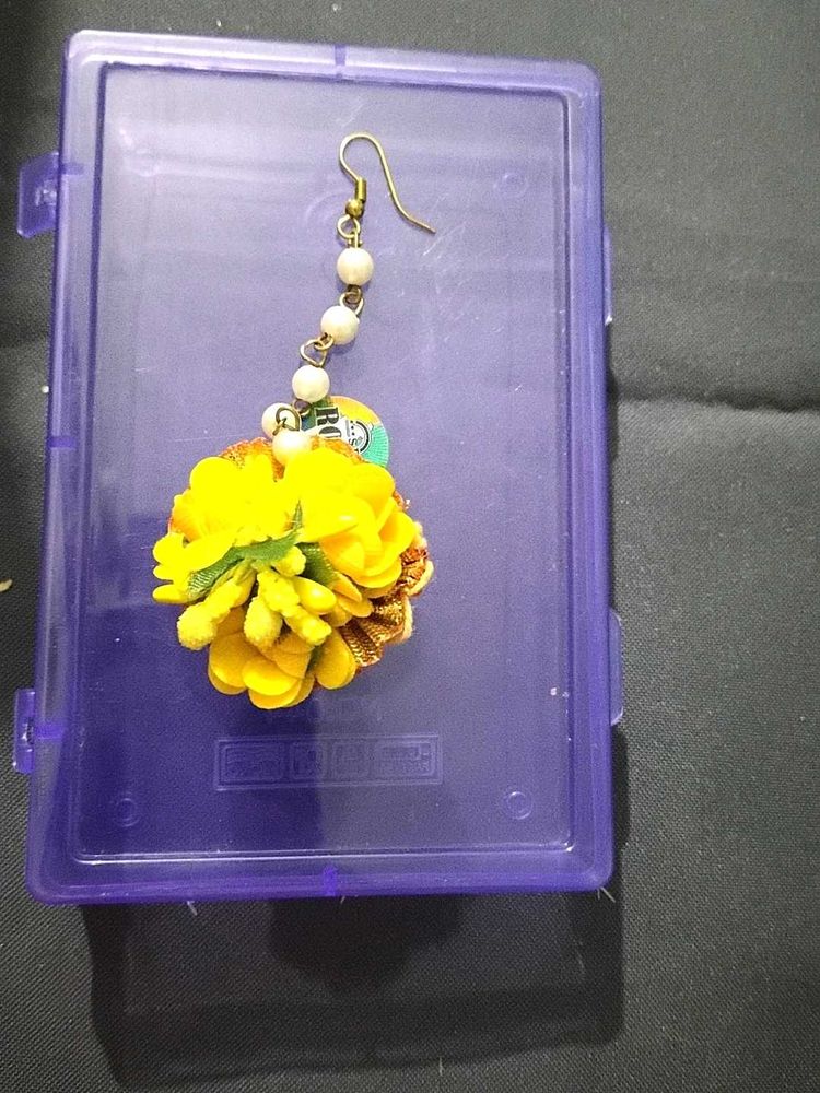 Floral Maang Tikka and Stunning Earrings