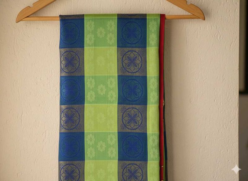 Green &amp; Blue Checkered pattu Saree